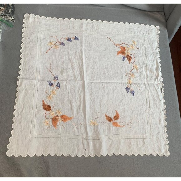 Vintage Embroidered Floral Linen Tablecloth Scalloped Edge 23"x23" - Picture 10 of 11